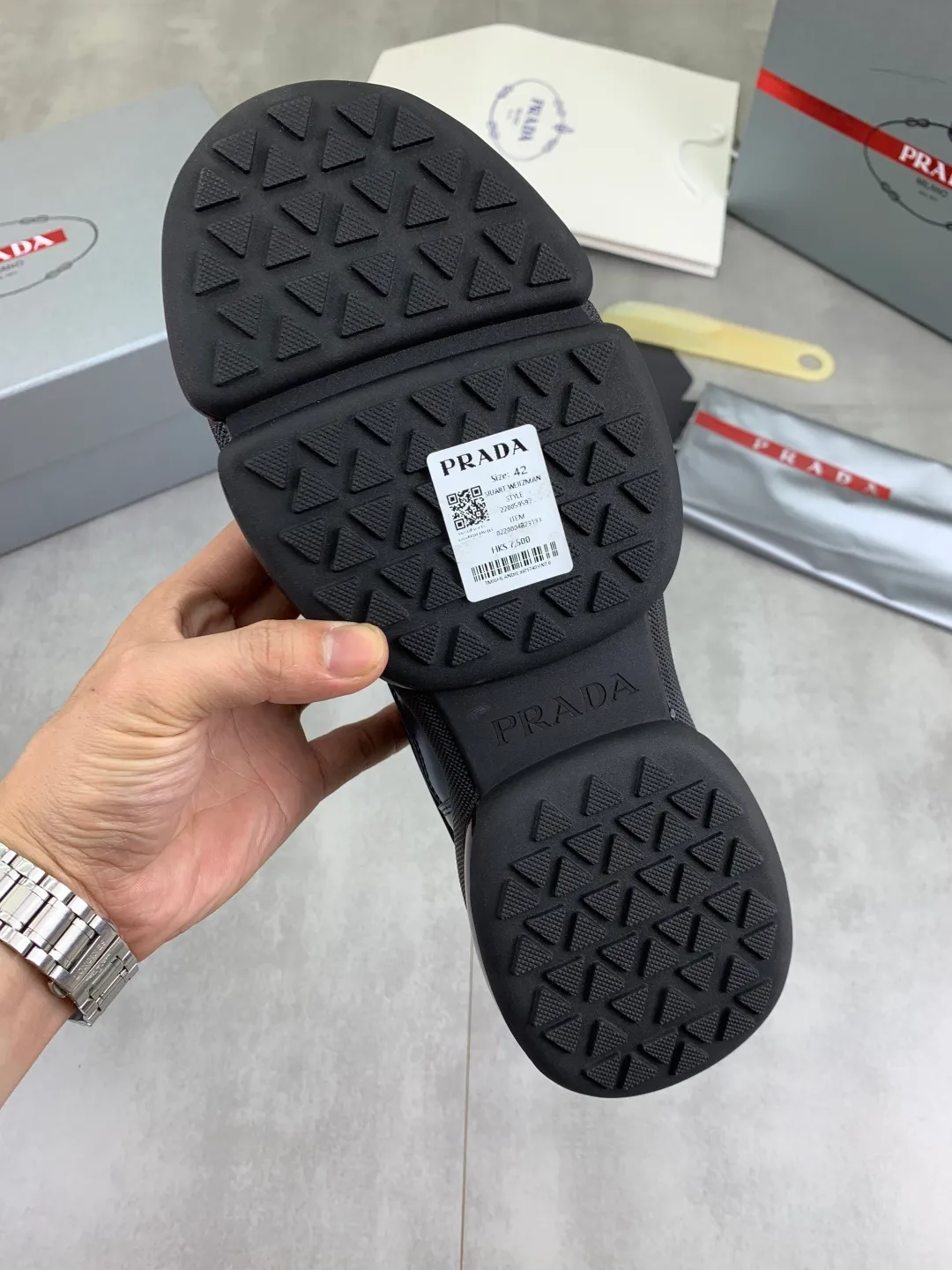 Men's men's shoes 💰P640 💰【New model】Top quality, new popular model on the official website, it will not go out of style for a hundred years, 🆘 The trendy brand (Prada) mainly promotes popular models, avant-garde and versatile fashionable men's shoes, private version molding, cowhide surface splicing 1:1 oil edge processing... fashionable and simple, original imported cowhide interior cowhide feet; the atmosphere and personality are more fashionable, eye-catching and pursuing class. It will subvert old ideas and be a must-have for fashionistas who want to spend time with you! Must keep it! High-end comfort, high-end quality workmanship. Size: 38-45 Various colors available. full package